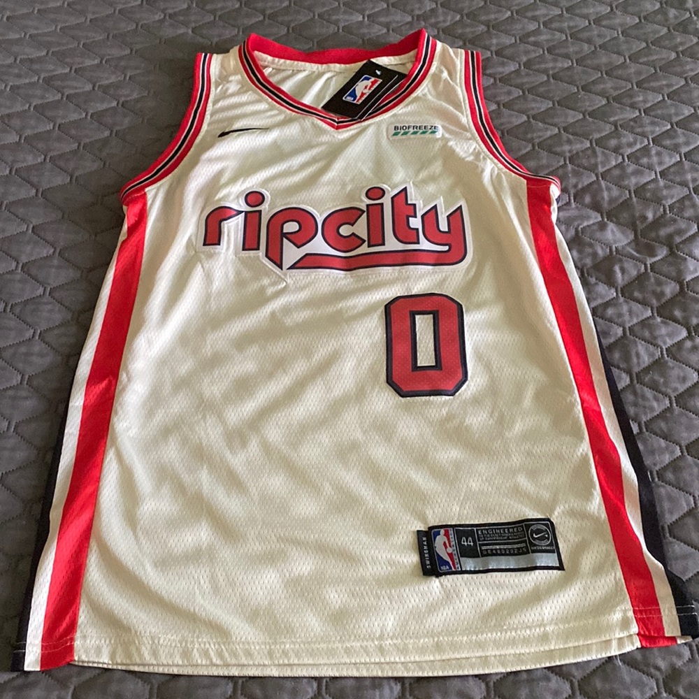 Trailblazers Basketball jersey, Lillard. Nwt